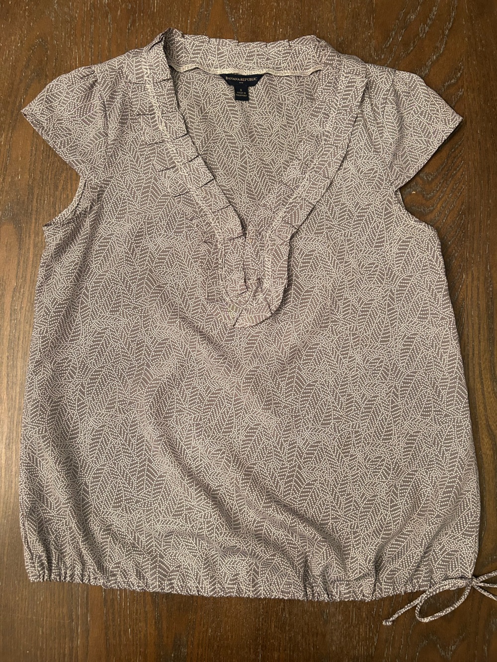 Banana Republic grey and white print blouse